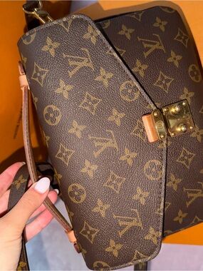 Authentic Louis Vuitton Metis Pochette LV Monogram